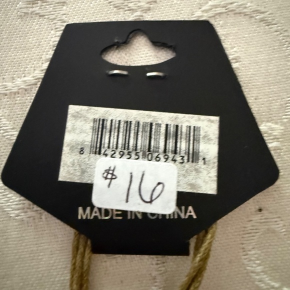 NEW 16" Rope necklace with Pearl Drops- Light & Pretty. Unusual - Picture 4 of 4